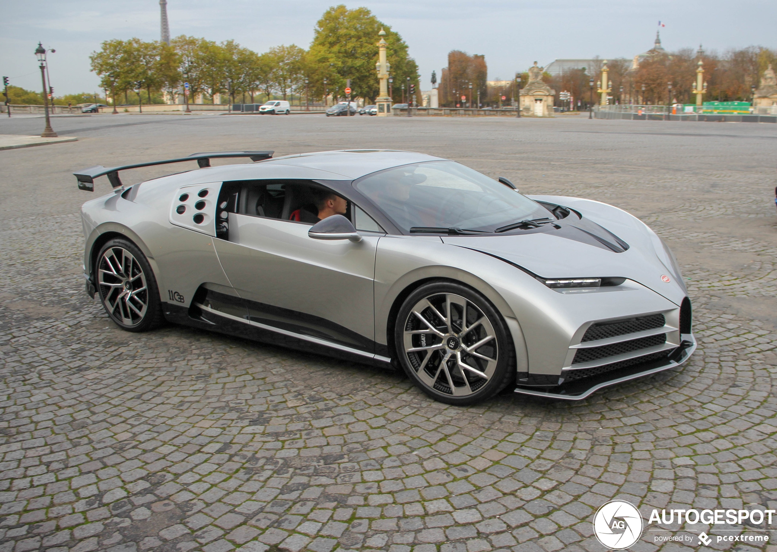 Vroegen morgen in Parijs: Bugatti Centodiecie
