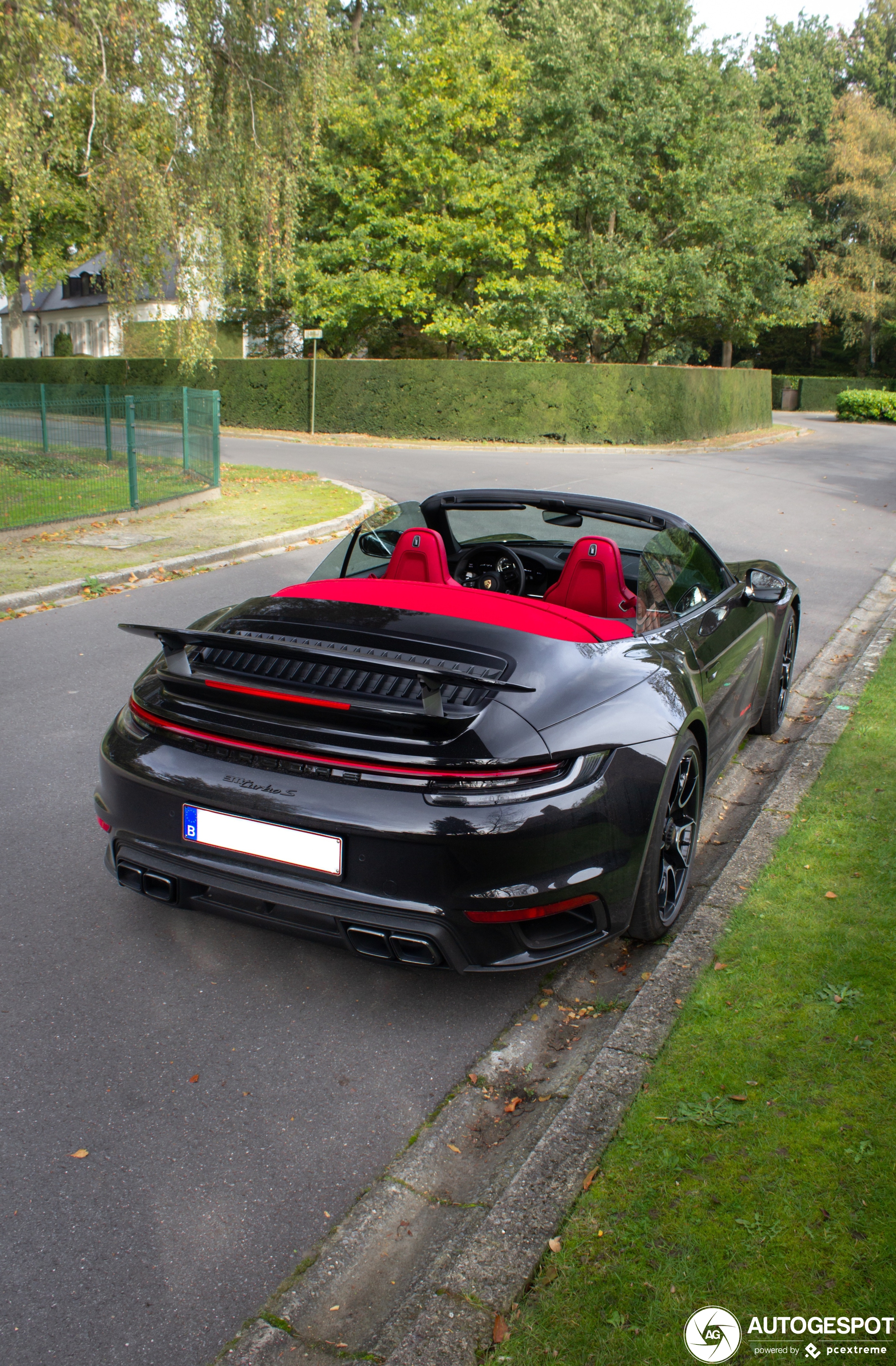 Verkijk je niet op deze Porsche 992 Turbo S Cabriolet