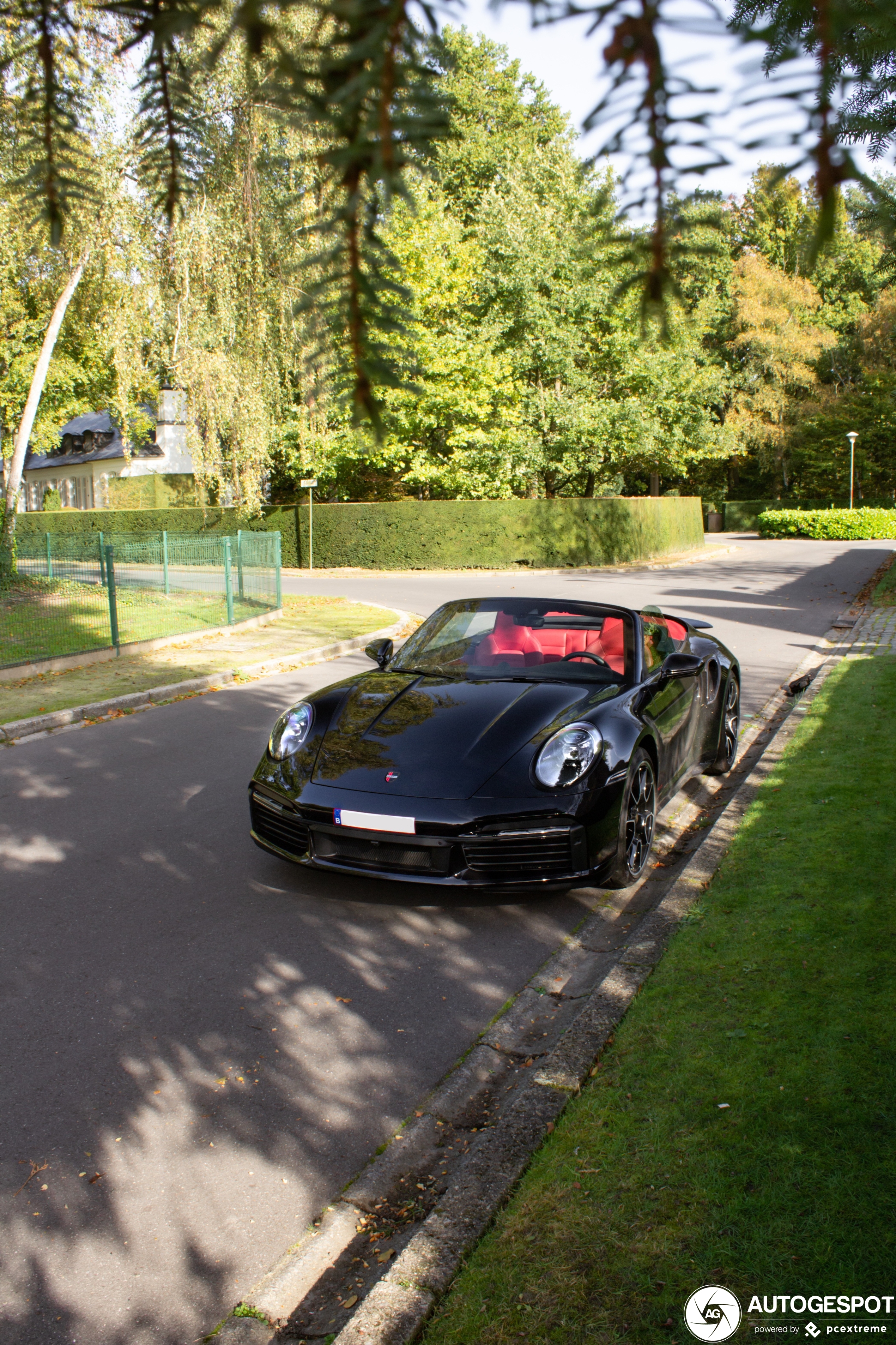 Verkijk je niet op deze Porsche 992 Turbo S Cabriolet