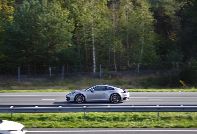 Porsche 992 Carrera 4S