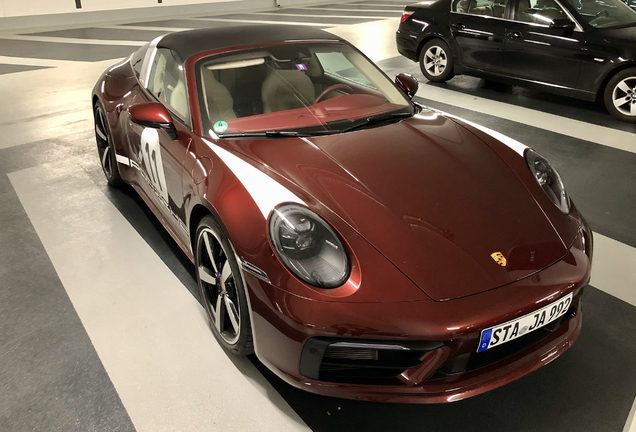 Porsche 992 Targa 4S Heritage Design Edition