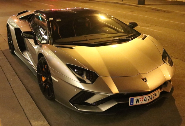 Lamborghini Aventador S LP740-4 Roadster