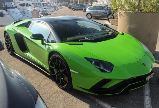 Lamborghini Aventador S LP740-4 Roadster