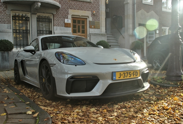 Porsche 718 Cayman GT4