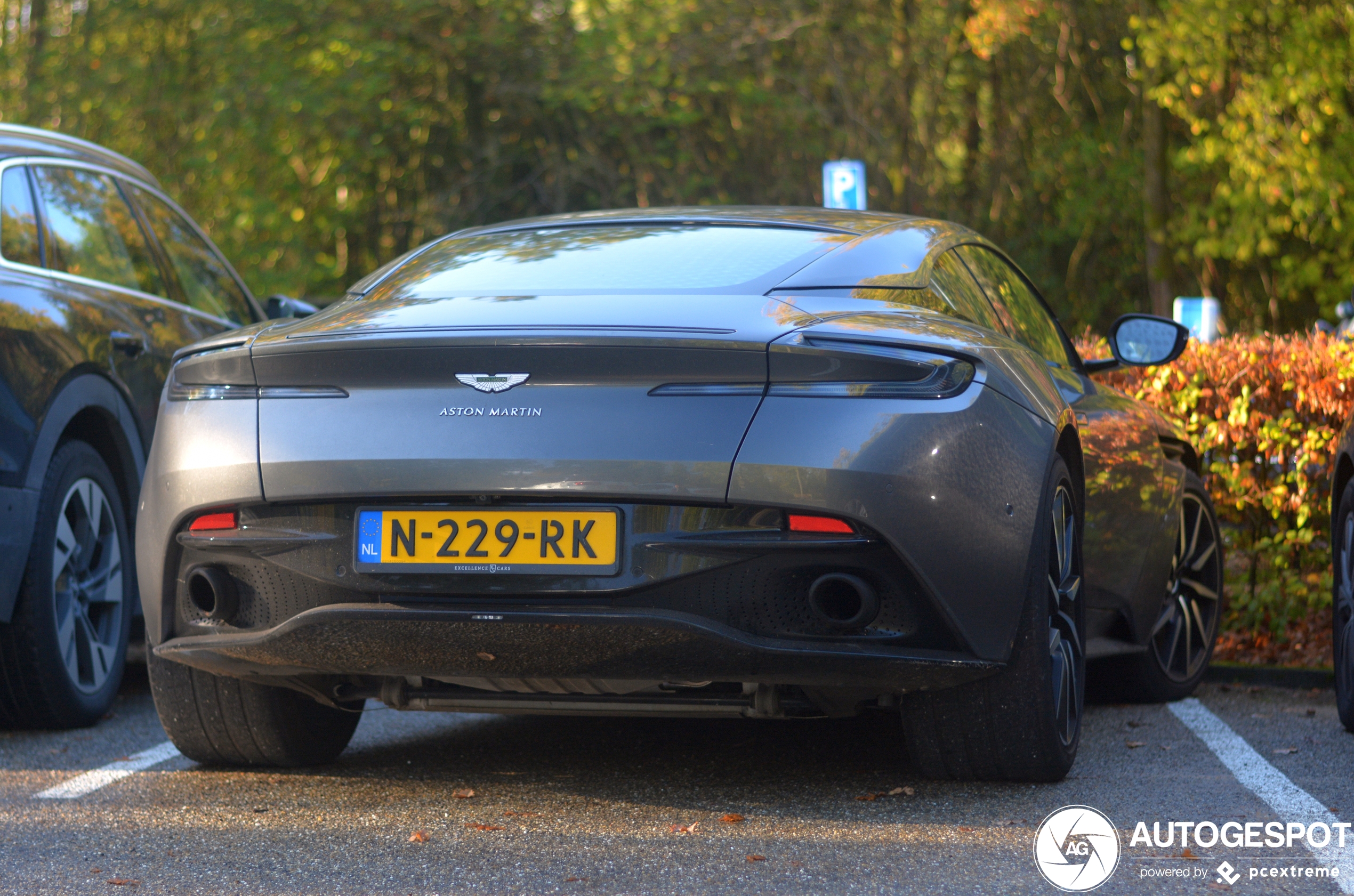 Aston Martin DB11