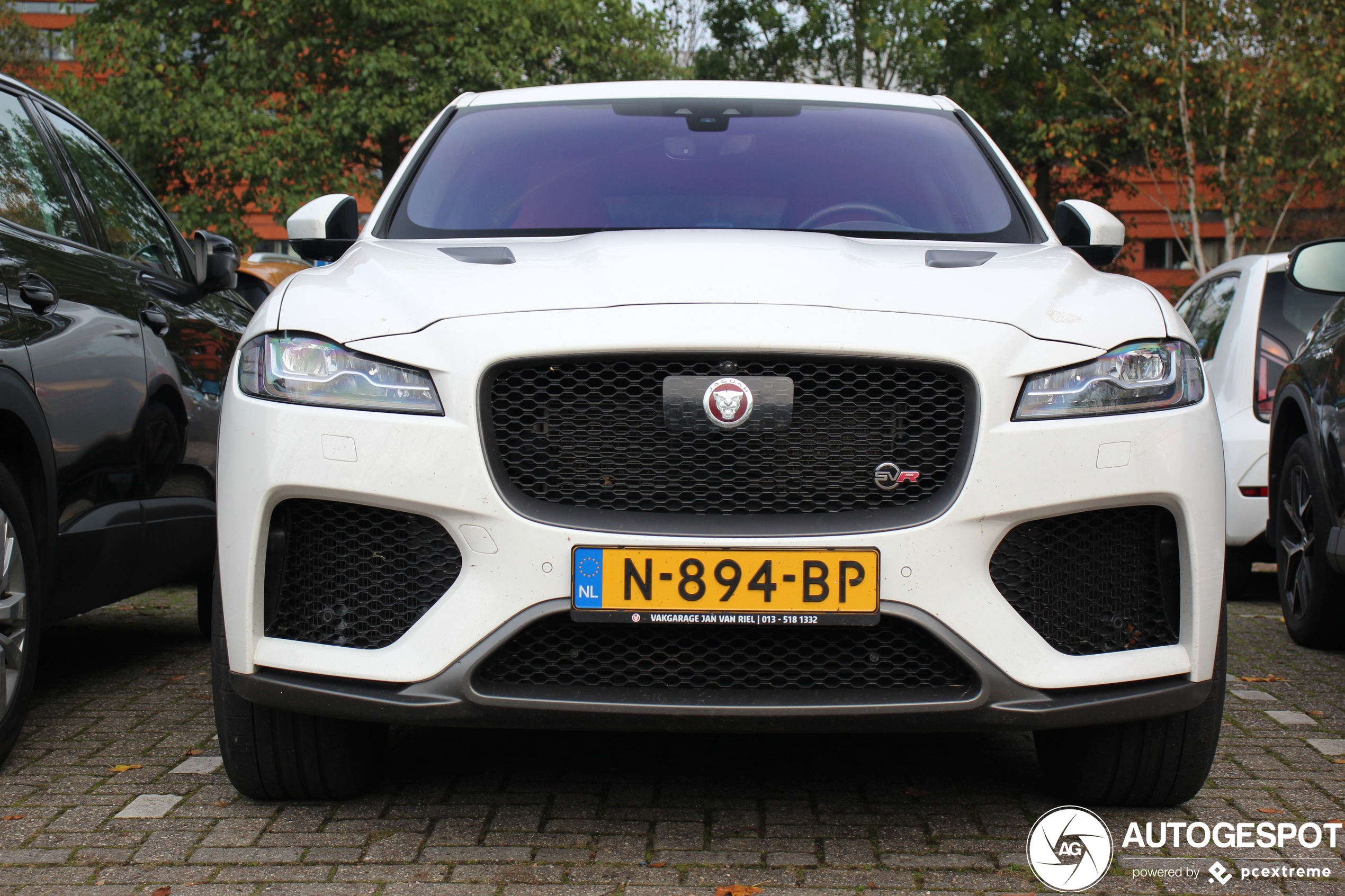 Jaguar F-PACE SVR