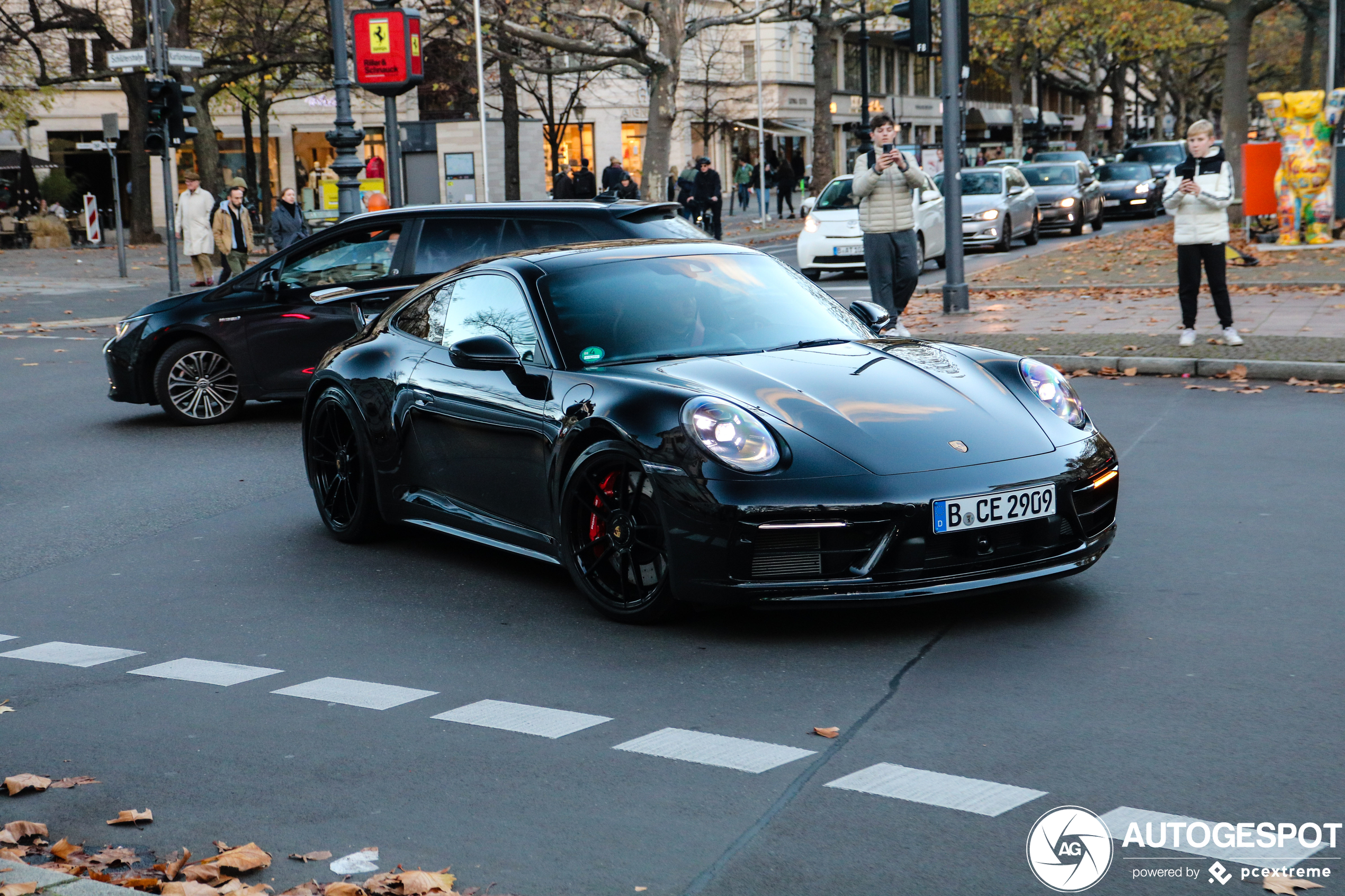 Porsche 992 Carrera 4 GTS