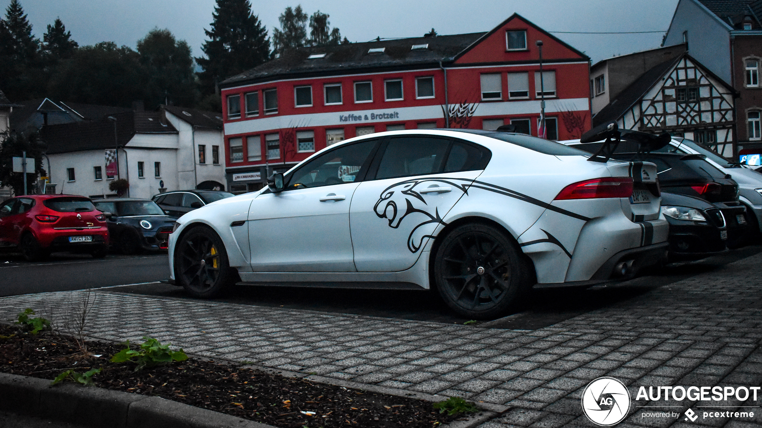 Jaguar XE SV Project 8