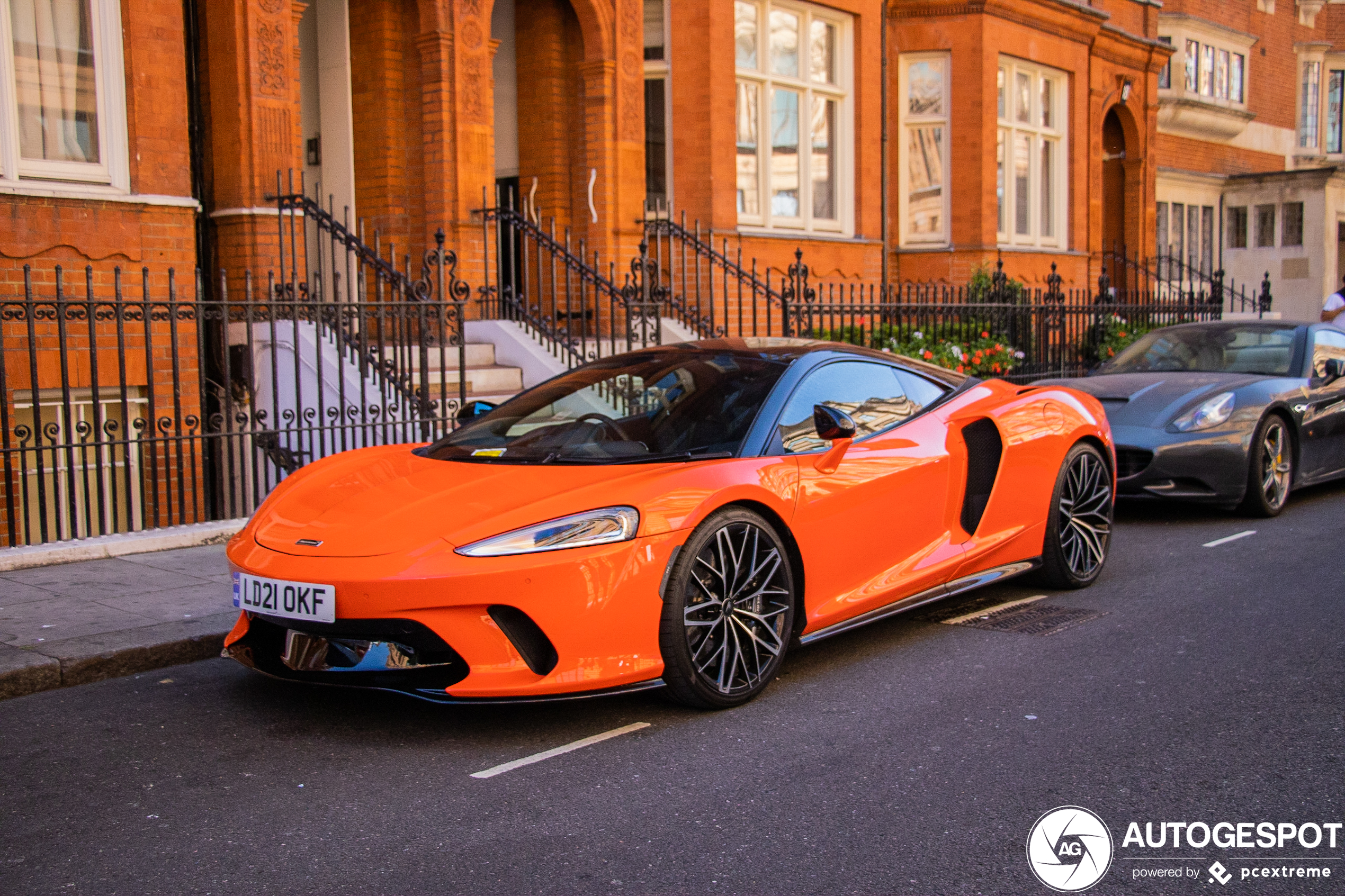 McLaren GT