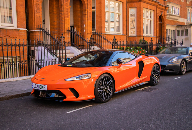 McLaren GT