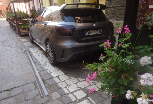 Mercedes-AMG A 45 W176 2015