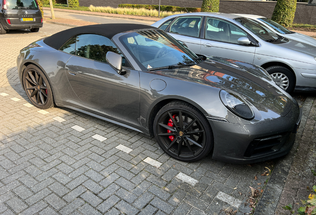 Porsche 992 Carrera 4S Cabriolet