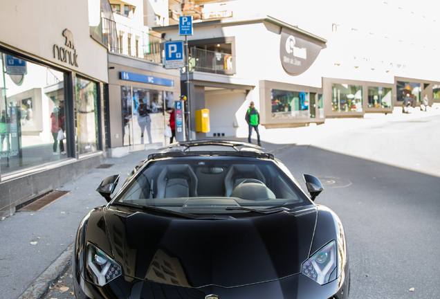 Lamborghini Aventador LP700-4 Roadster