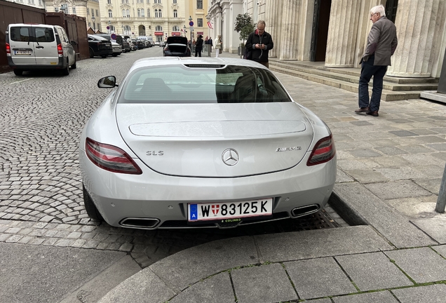 Mercedes-Benz SLS AMG