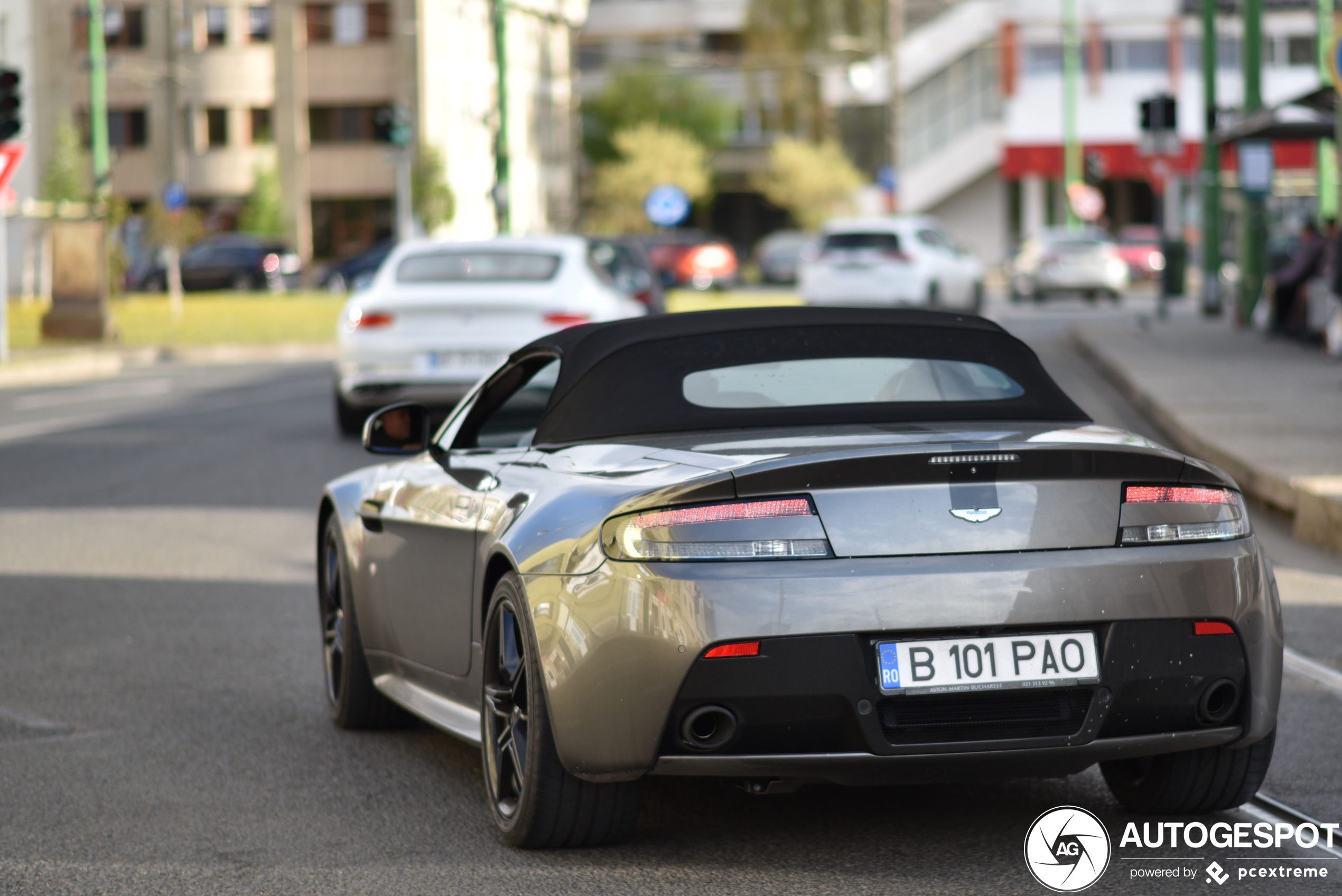 Aston Martin V8 Vantage Roadster 2012