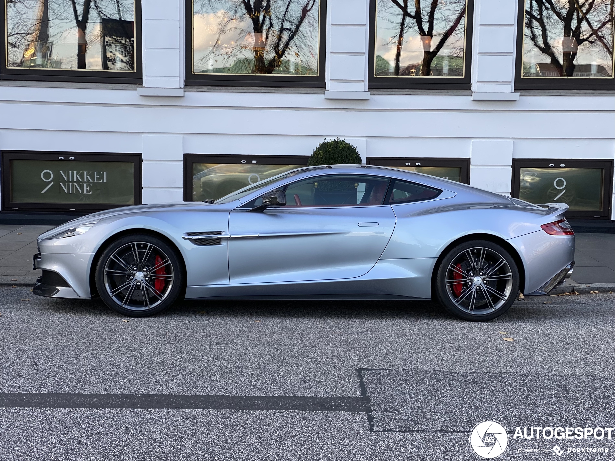 Aston Martin Vanquish 2013