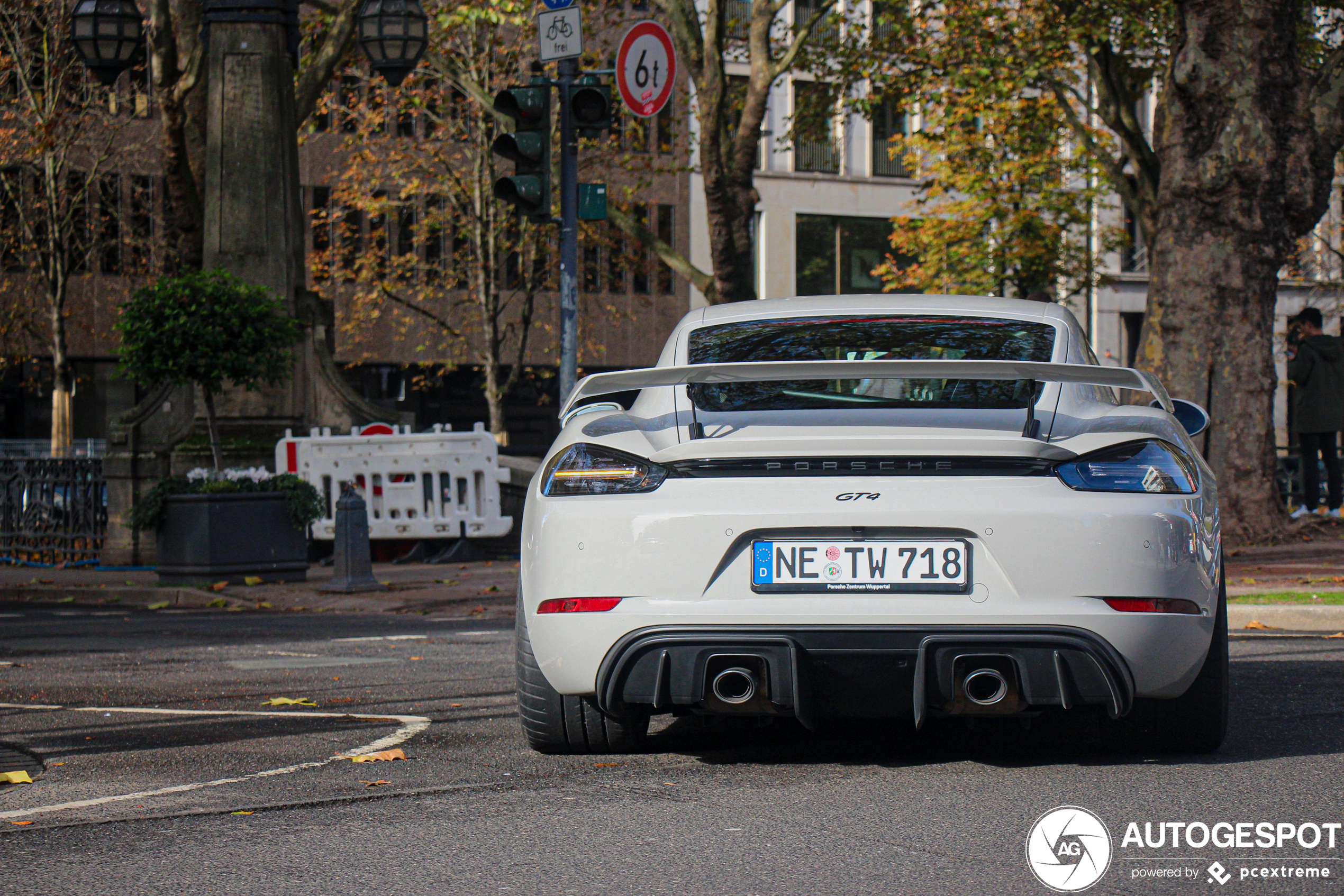 Porsche 718 Cayman GT4