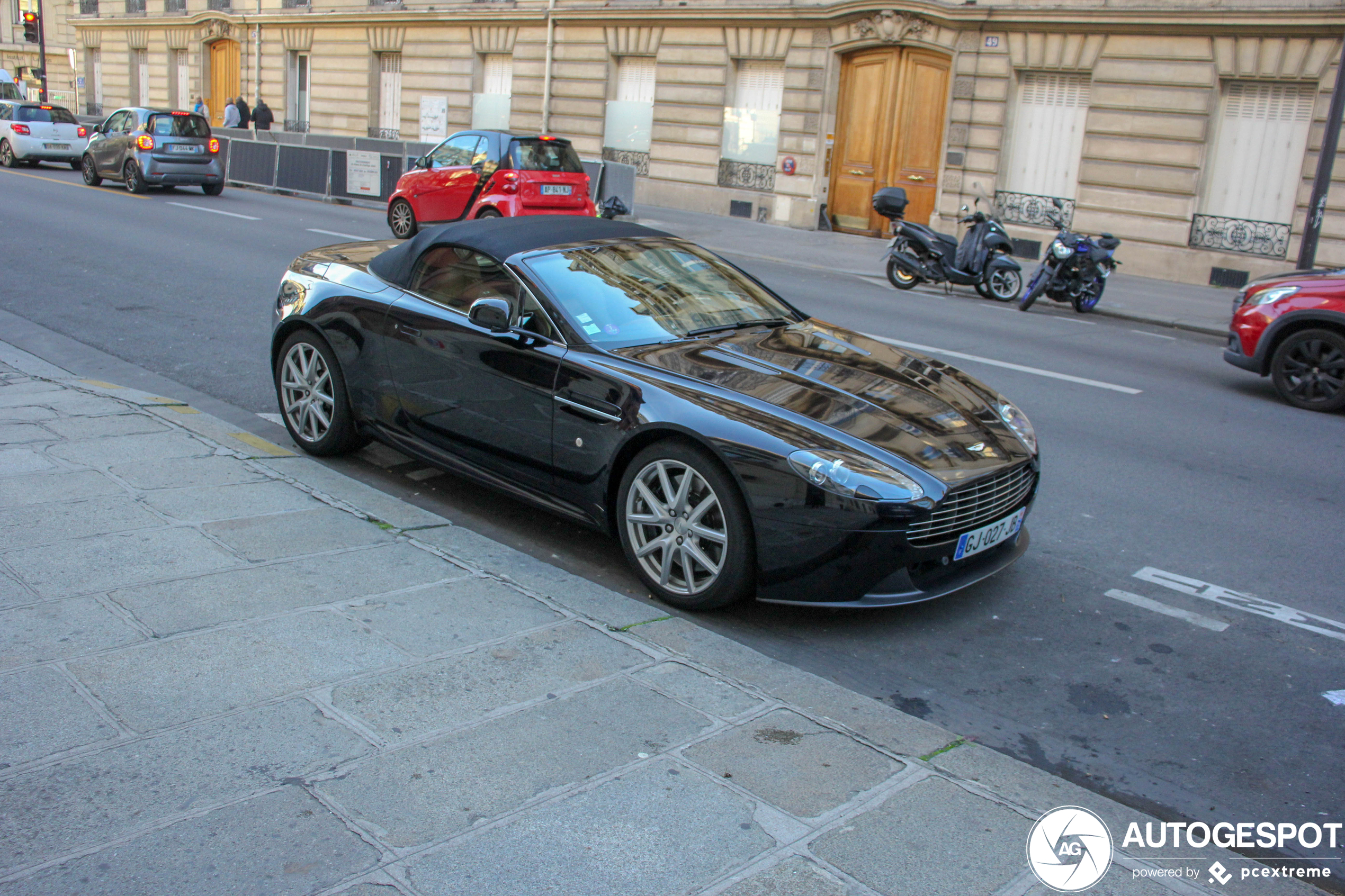 Aston Martin V8 Vantage Roadster 2012