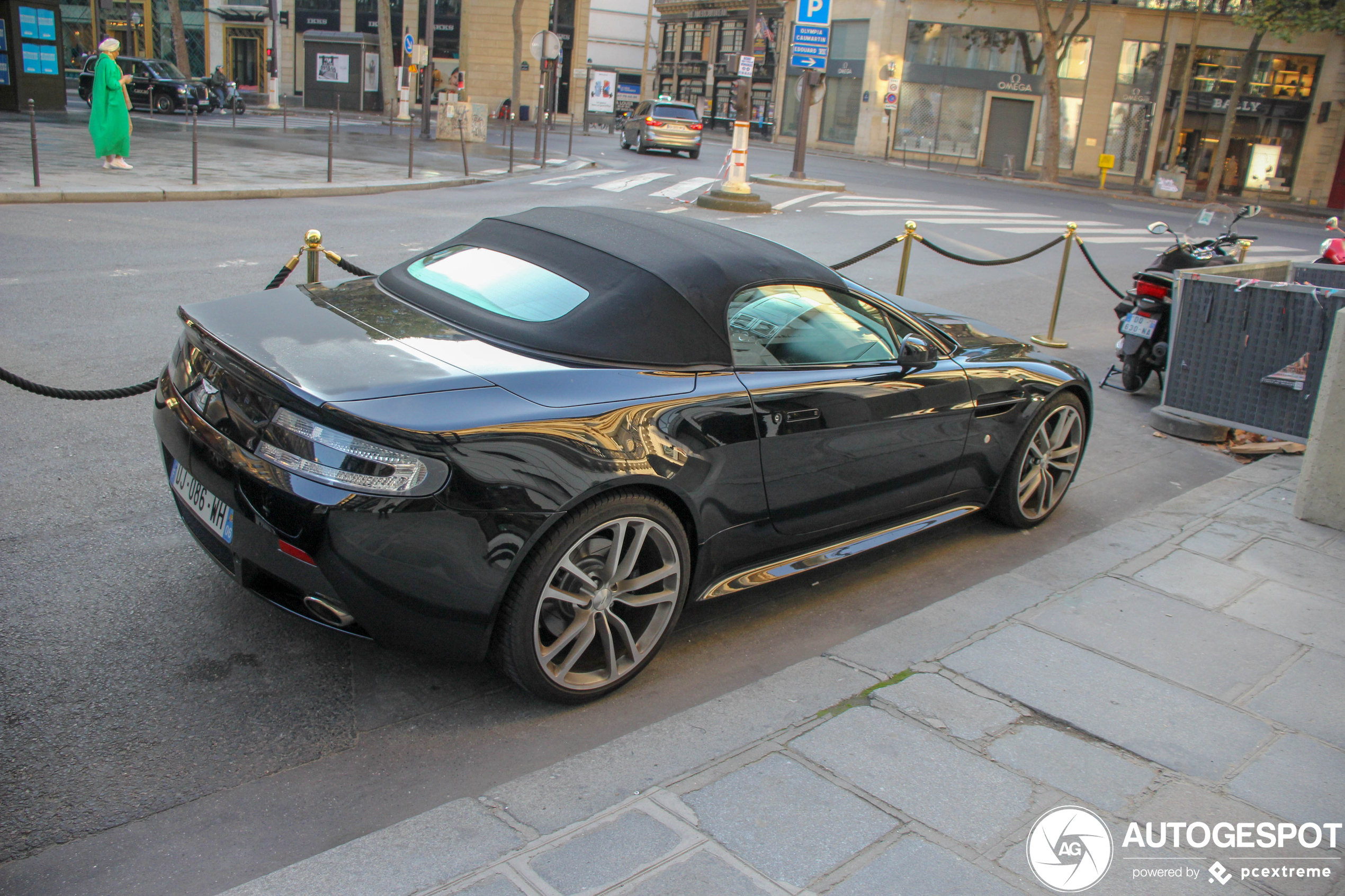 Aston Martin V8 Vantage Roadster 2012