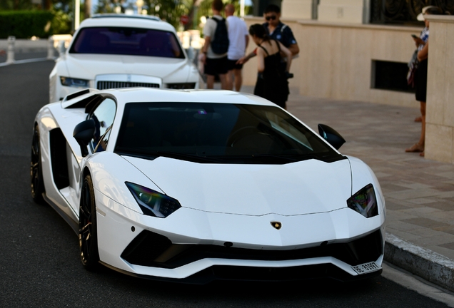 Lamborghini Aventador S LP740-4