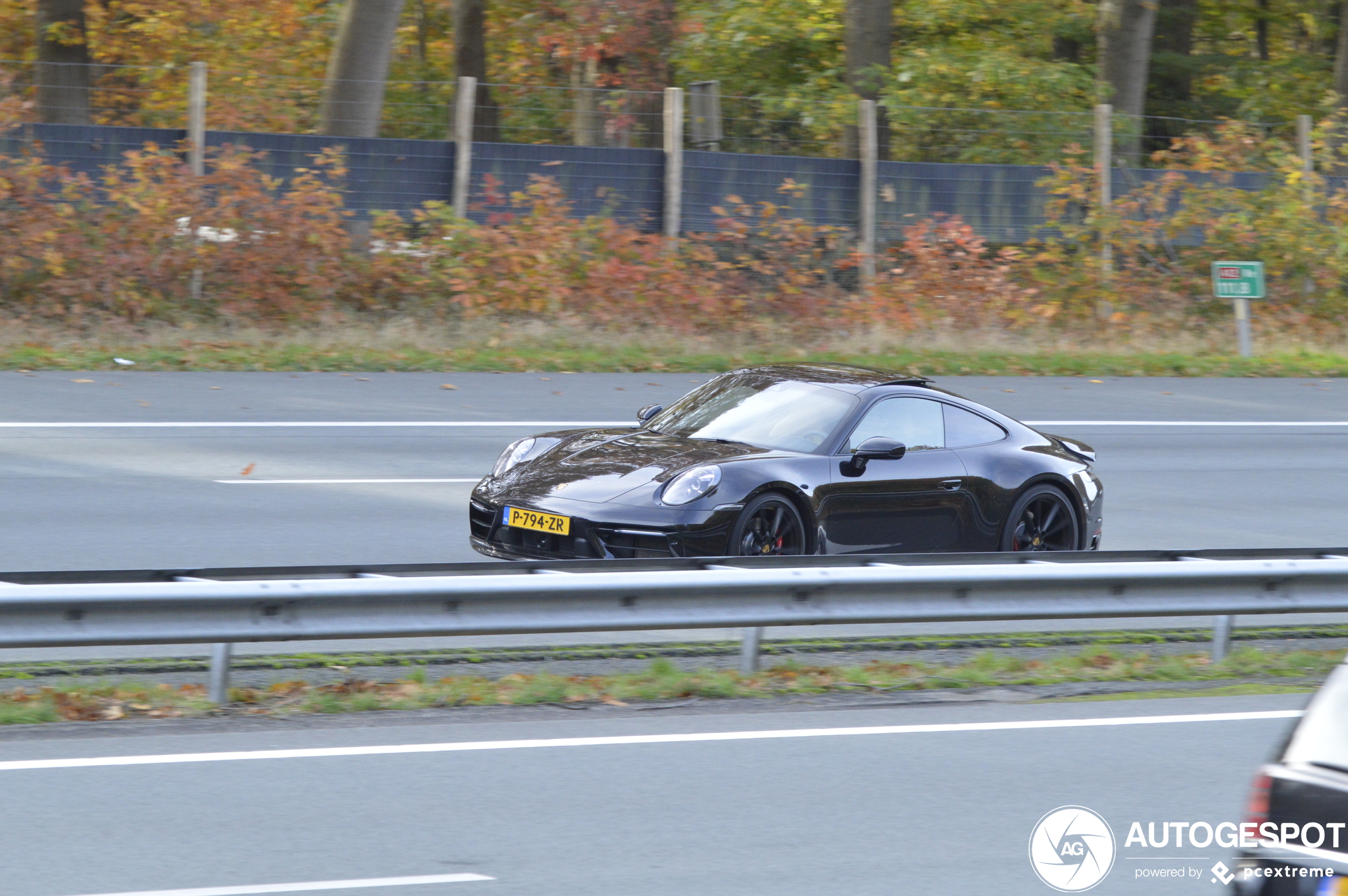 Porsche 992 Carrera 4S