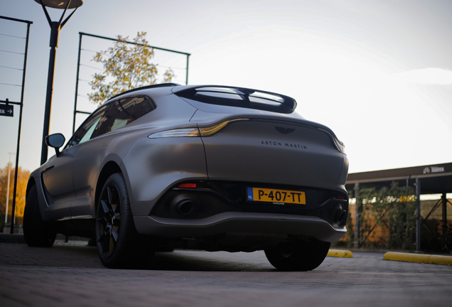 Aston Martin DBX