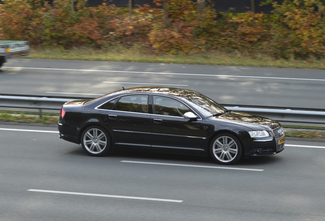 Audi S8 D3