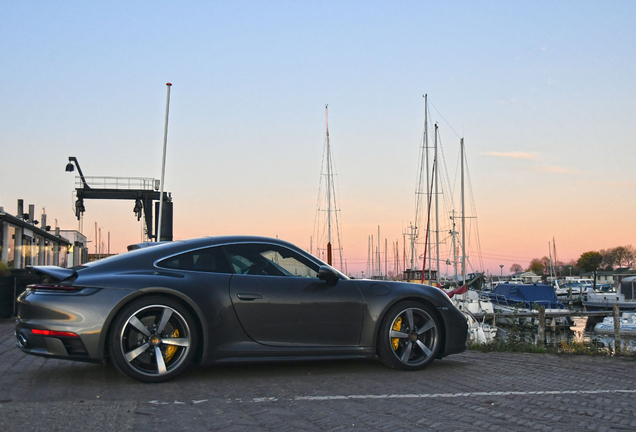 Porsche 992 Carrera 4S