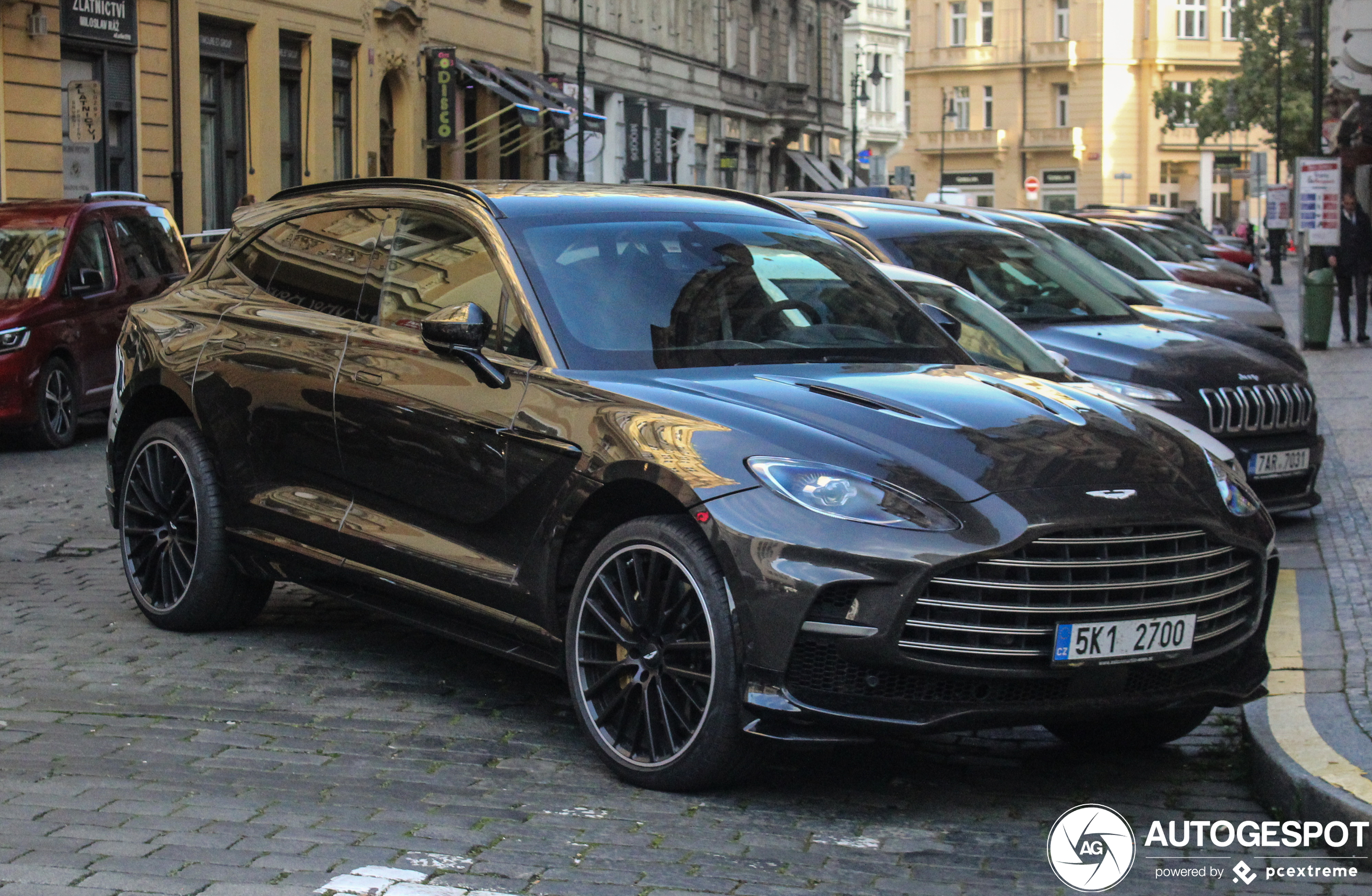 Aston Martin DBX707