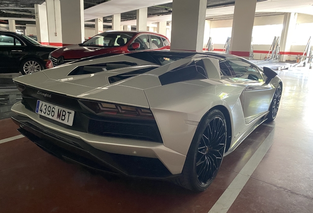 Lamborghini Aventador S LP740-4 Roadster