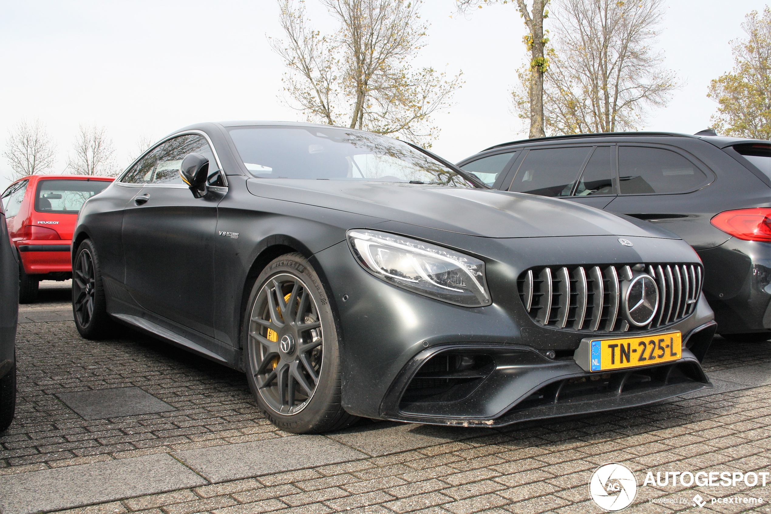 Mercedes-AMG S 63 Coupé C217 2018 Yellow Night Edition