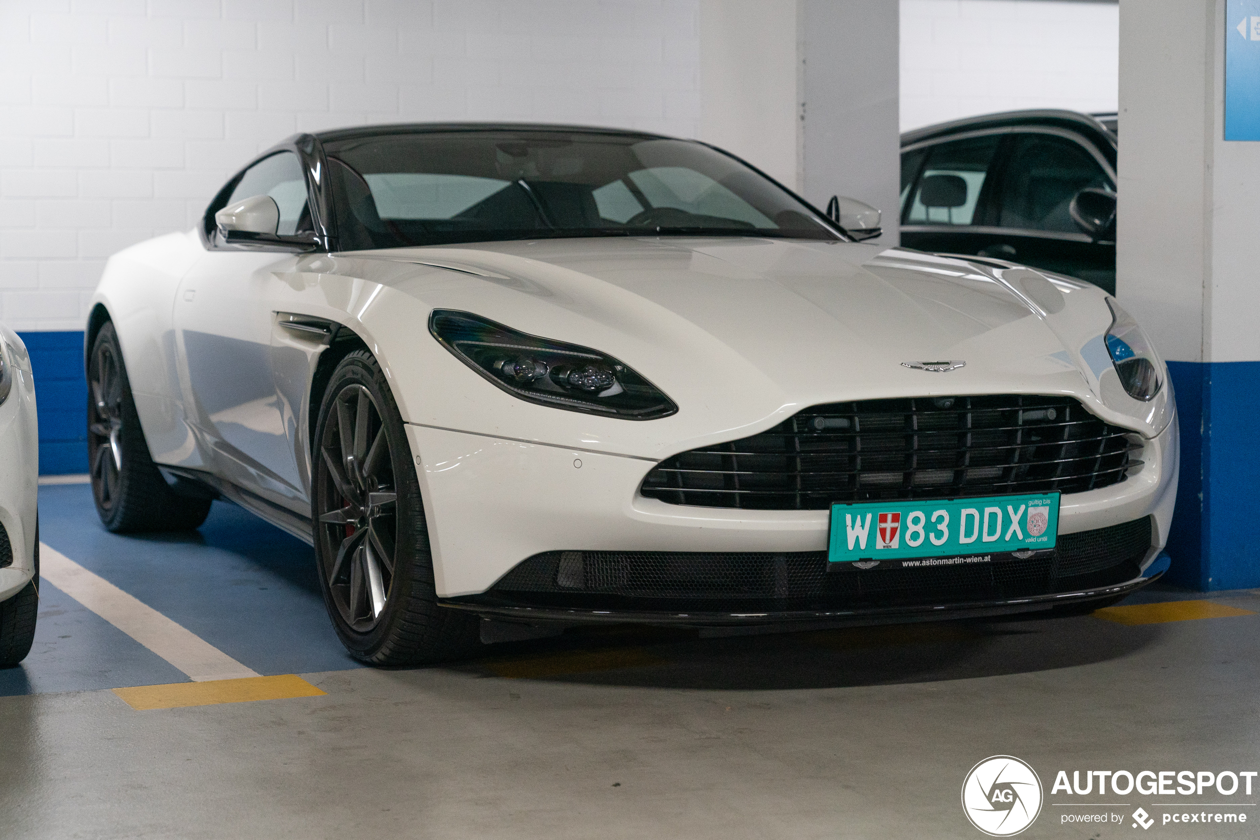 Aston Martin DB11 V8