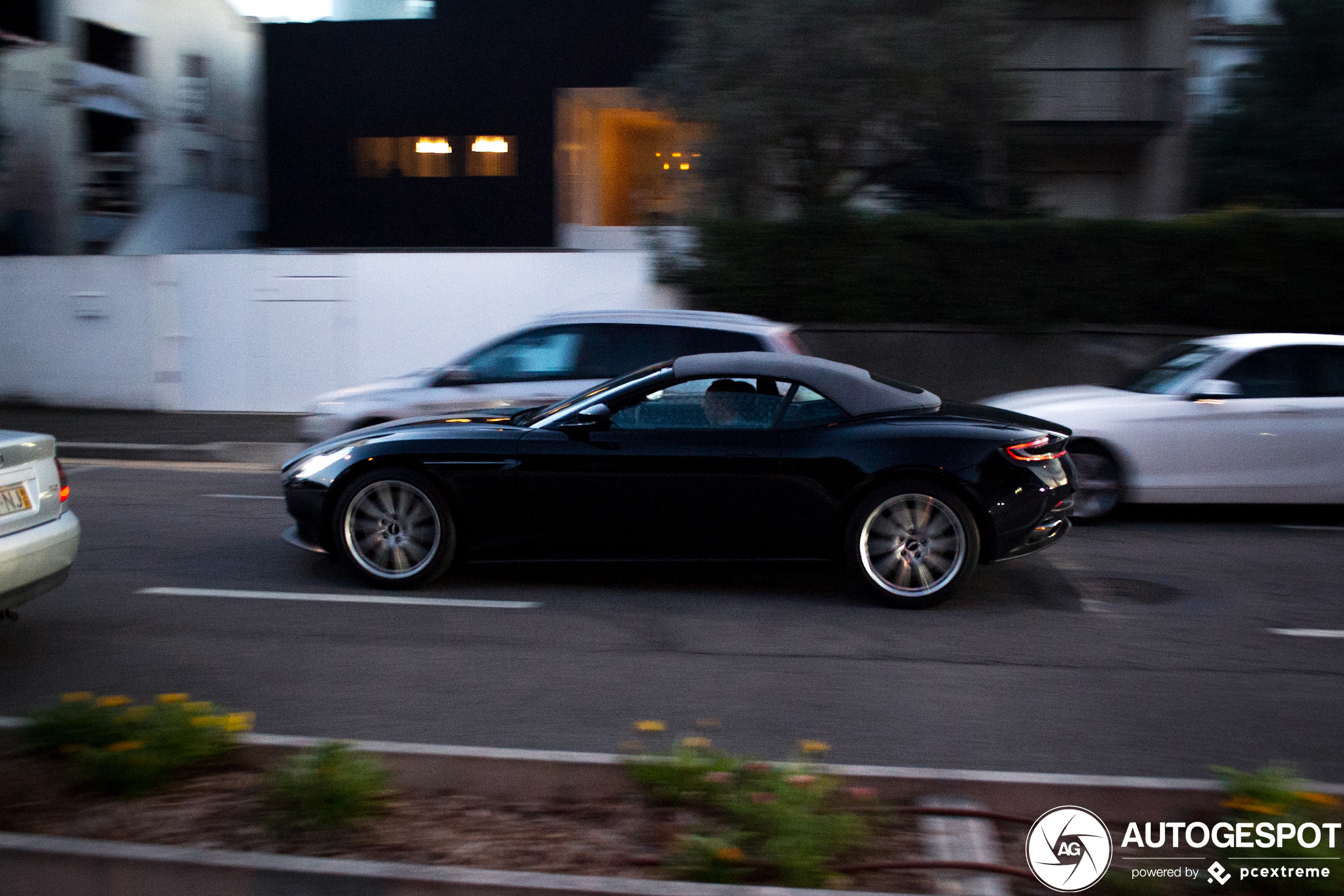 Aston Martin DB11 V8 Volante