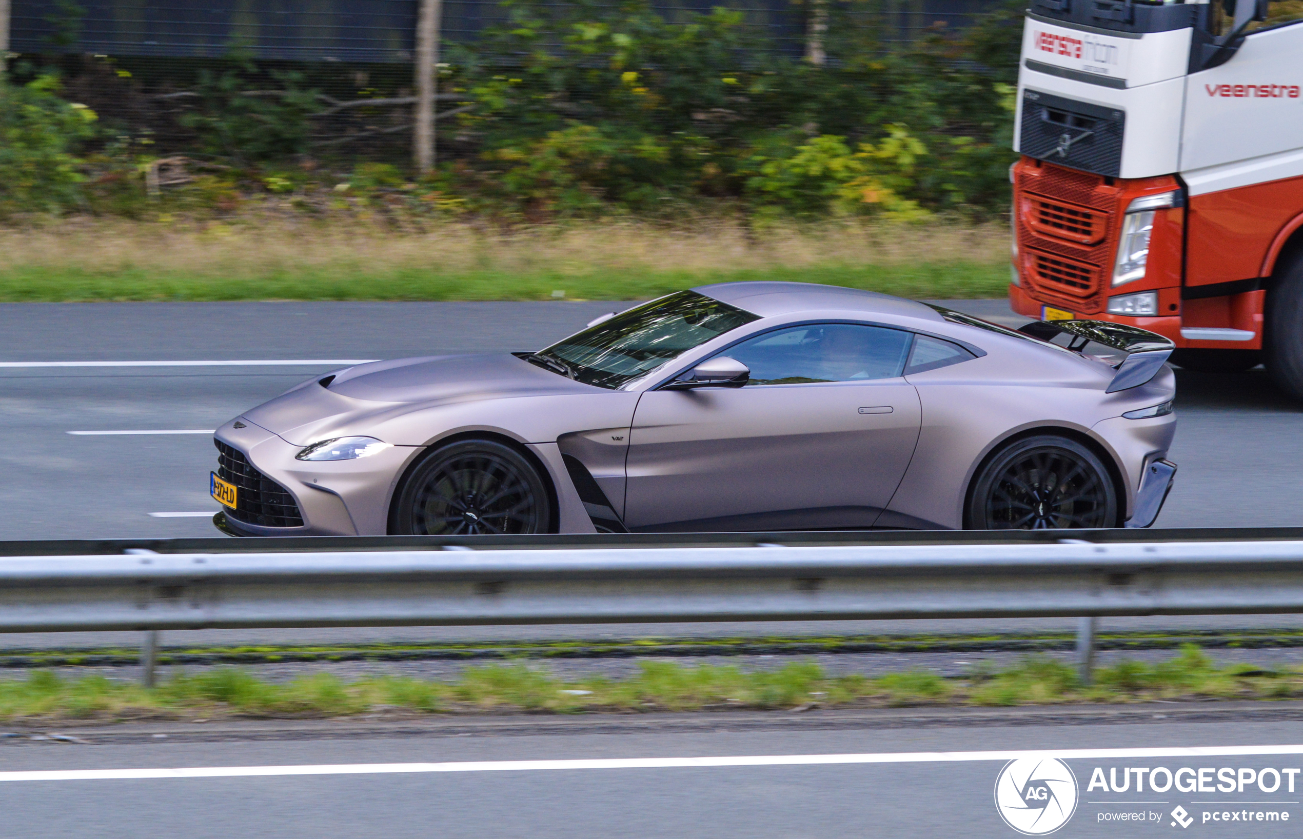 Aston Martin V12 Vantage 2023