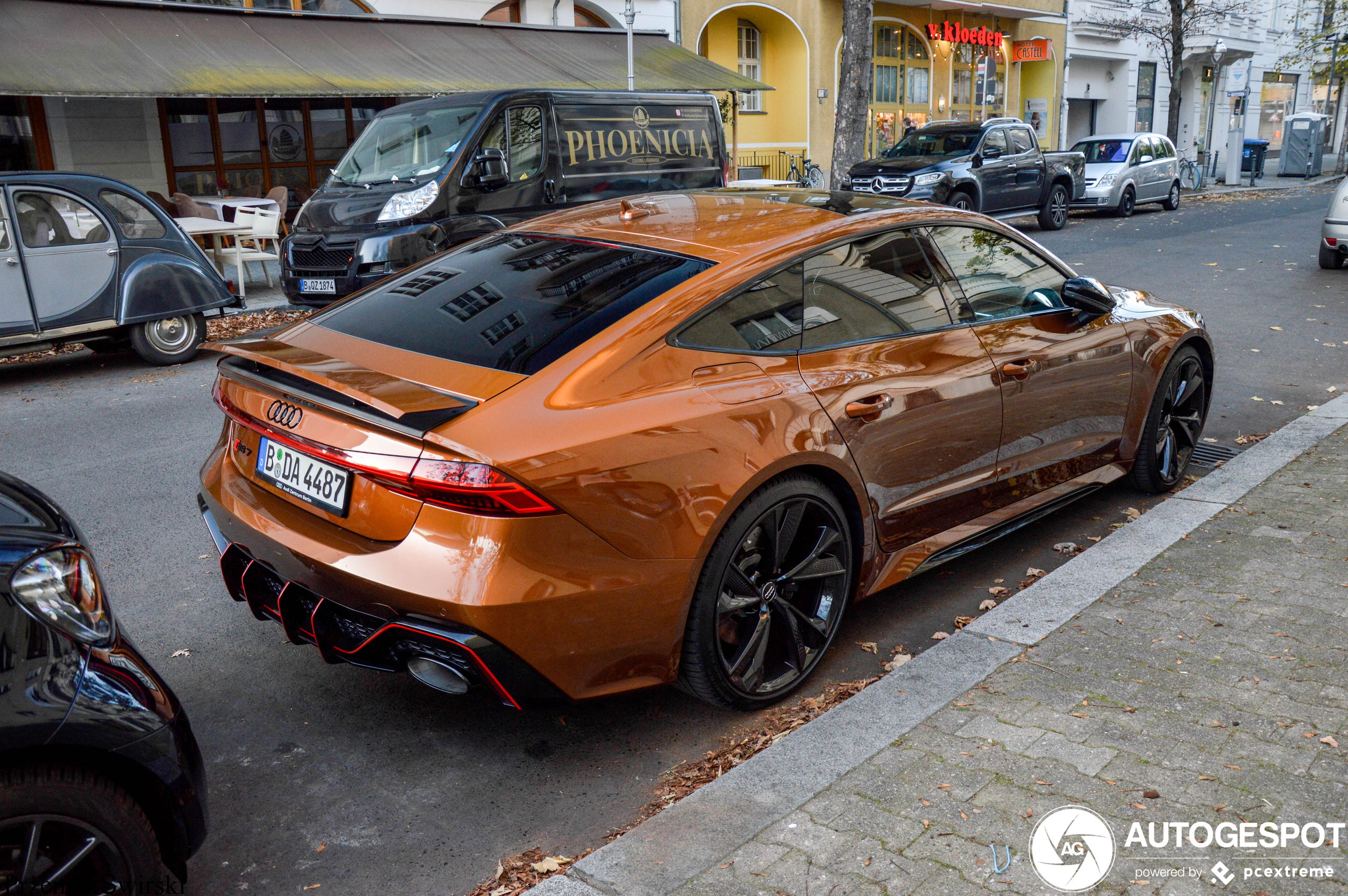 Bruine Audi RS7 met een extraatje