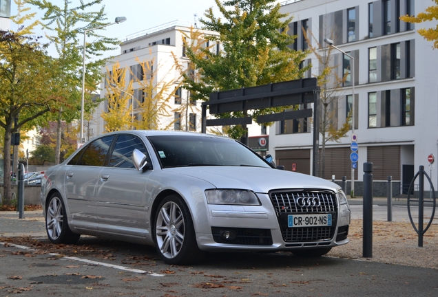 Audi S8 D3