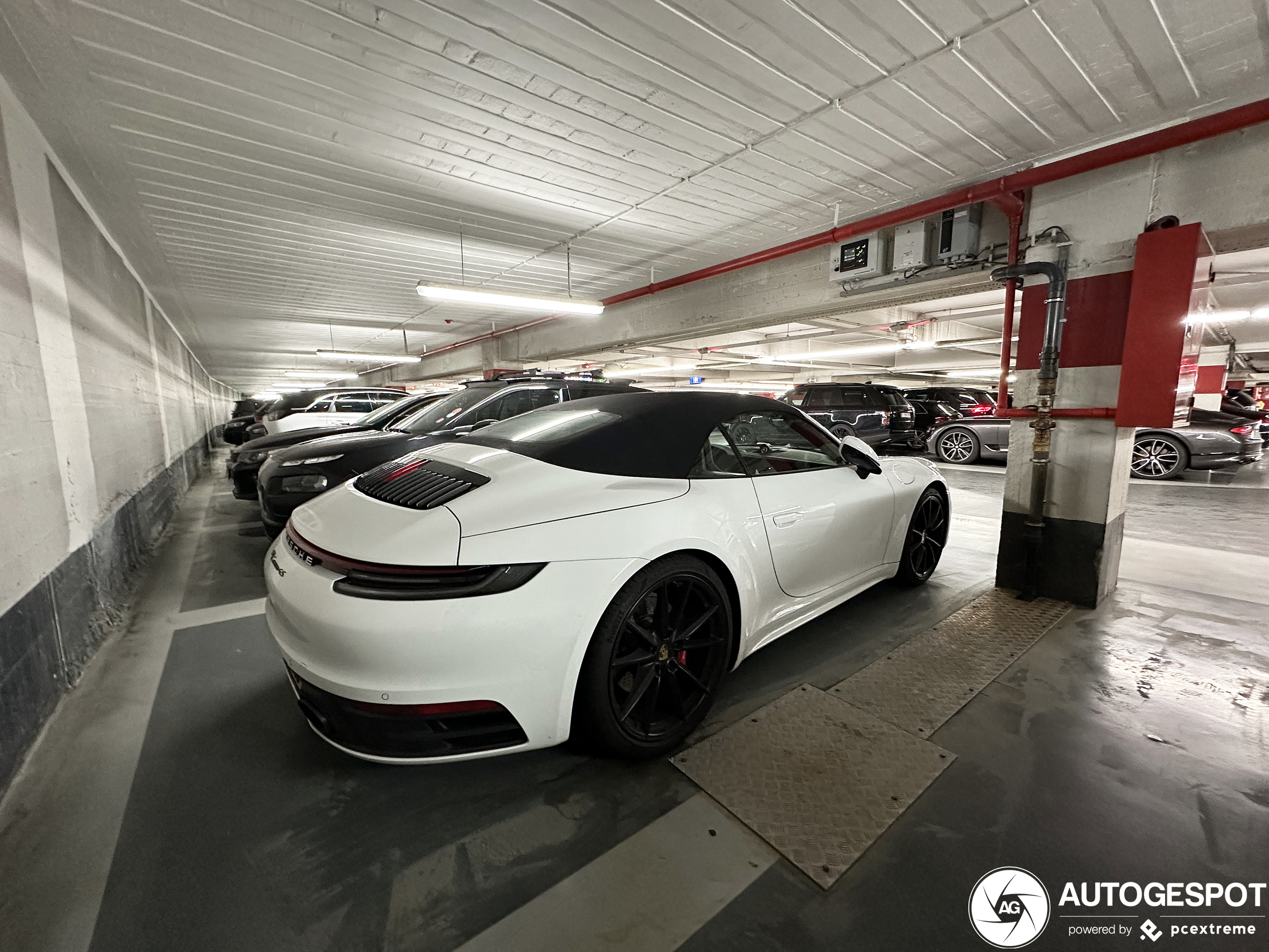 Porsche 992 Carrera 4S Cabriolet