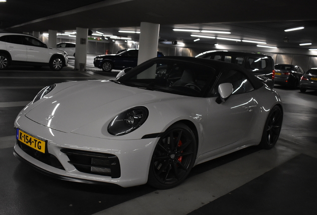 Porsche 992 Carrera 4S Cabriolet