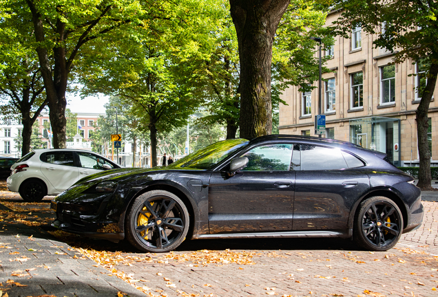 Porsche Taycan Turbo S Cross Turismo