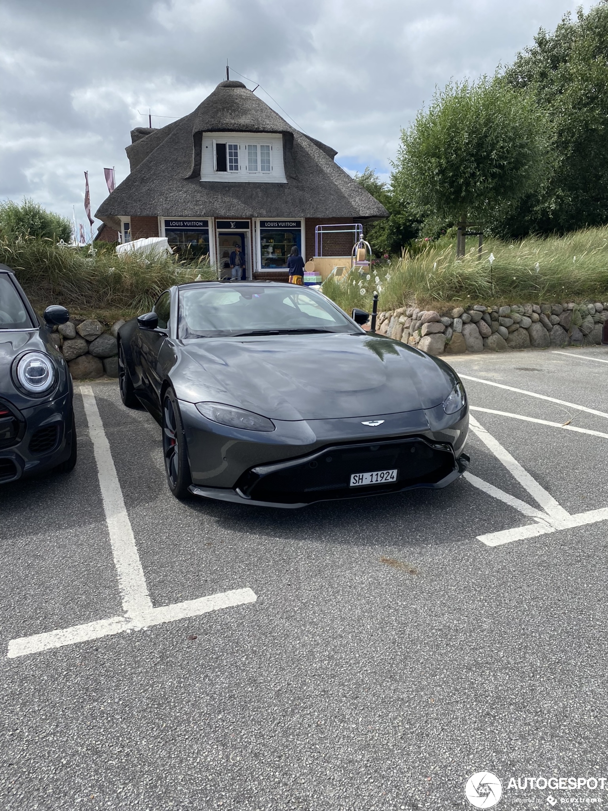 Aston Martin V8 Vantage 2018