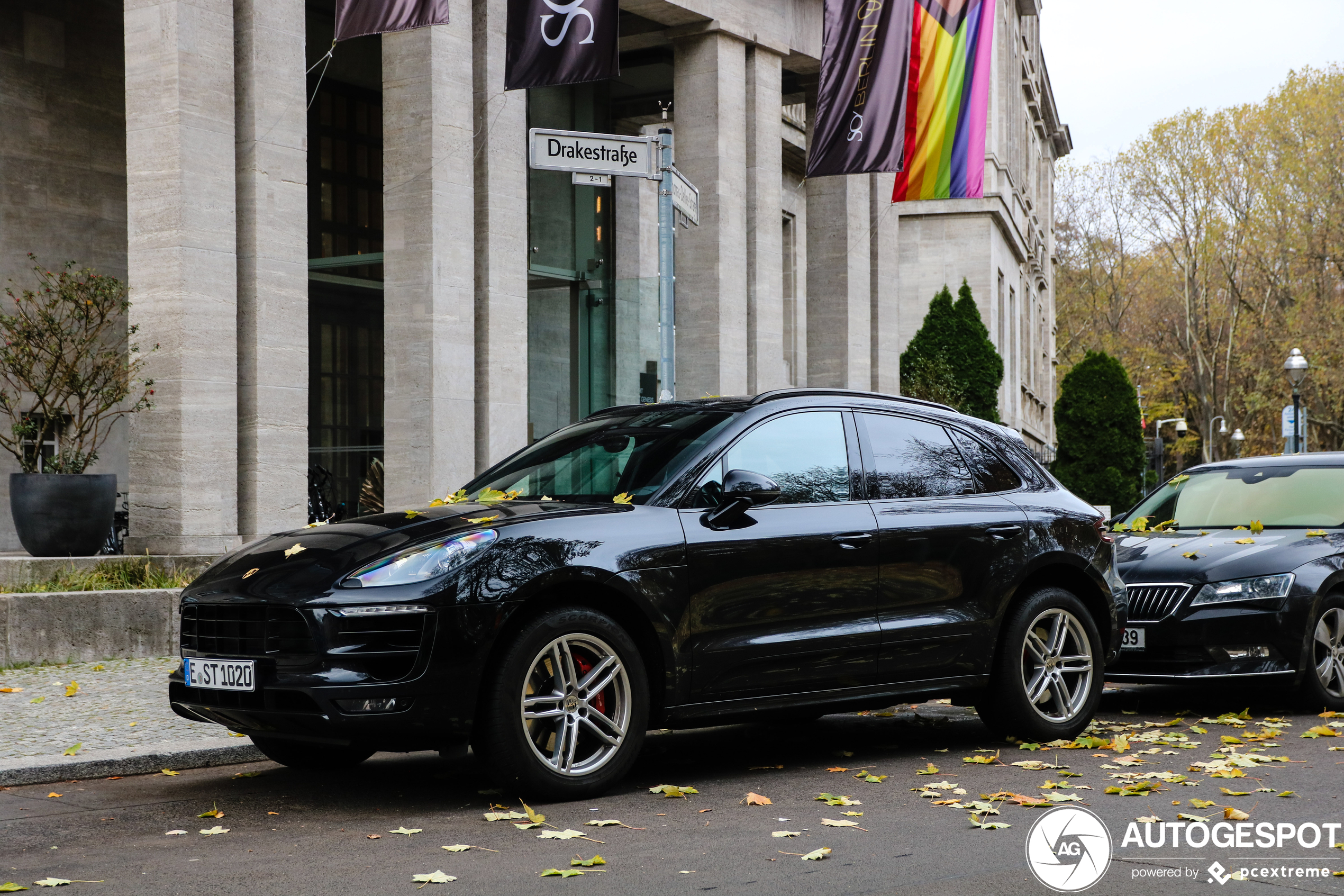 Porsche 95B Macan Turbo