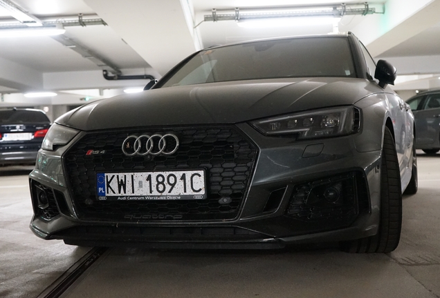 Audi RS4 Avant B9