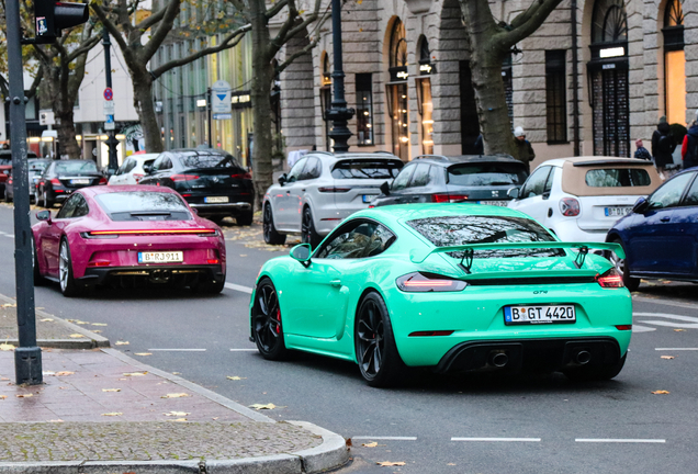 Porsche 718 Cayman GT4