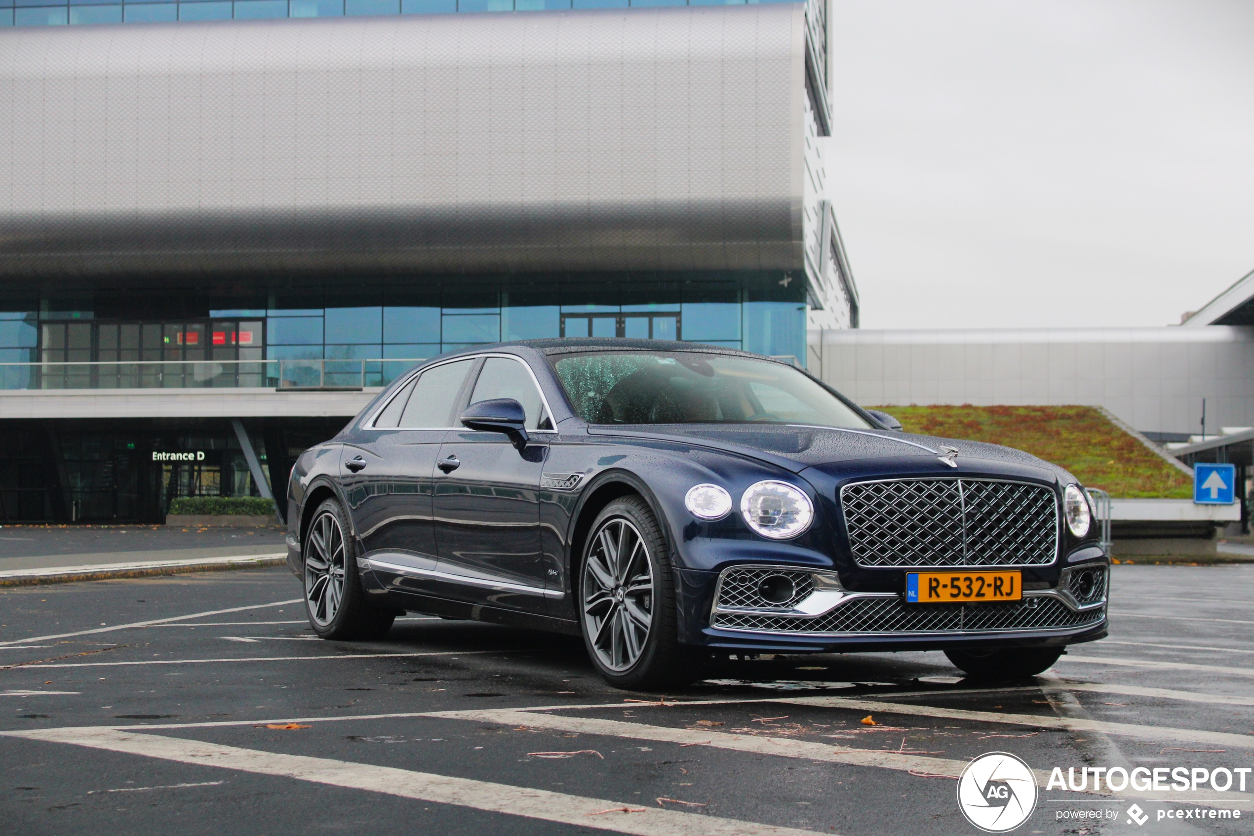 Bentley Flying Spur Hybrid Mulliner