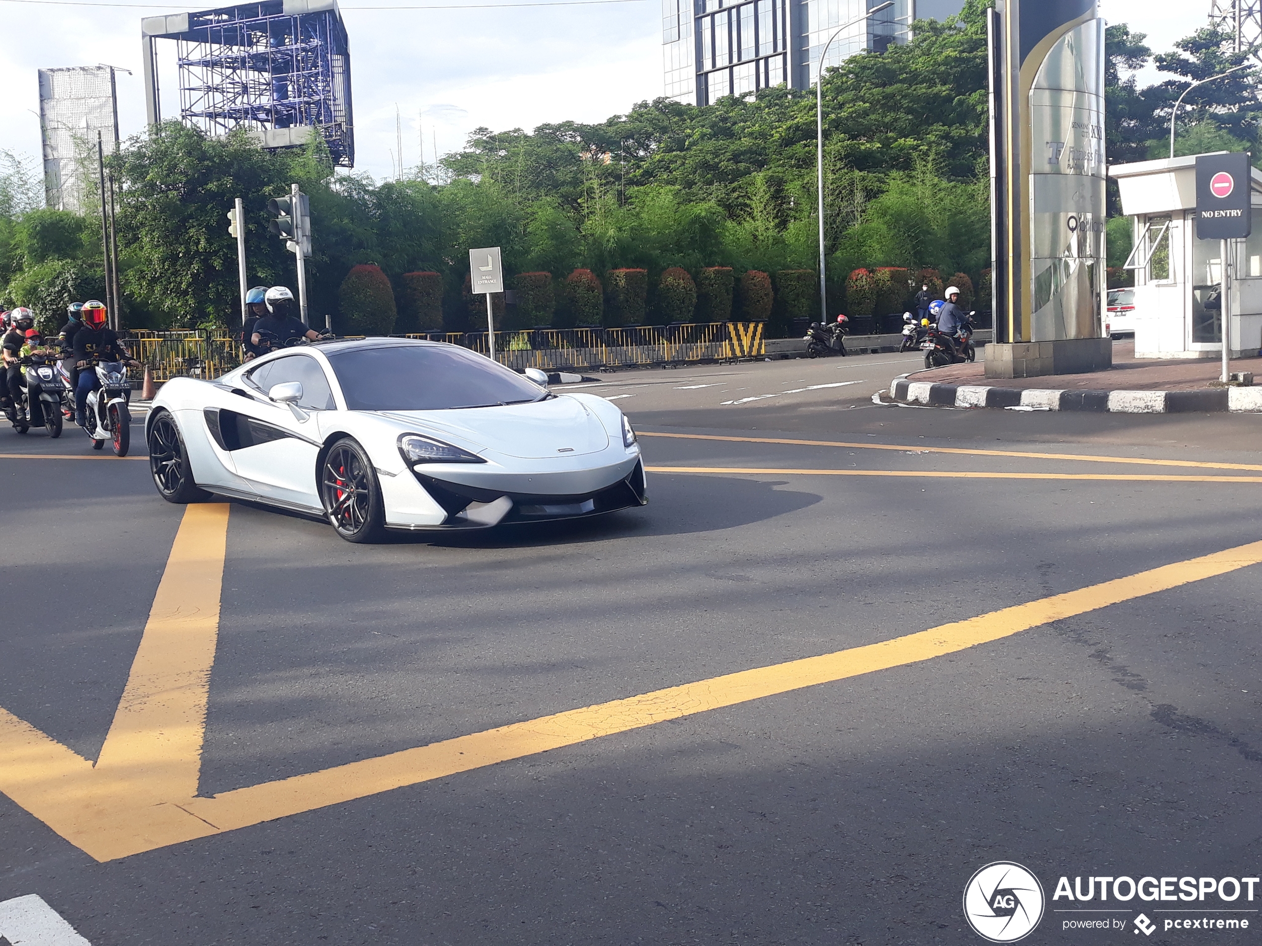 McLaren 570GT