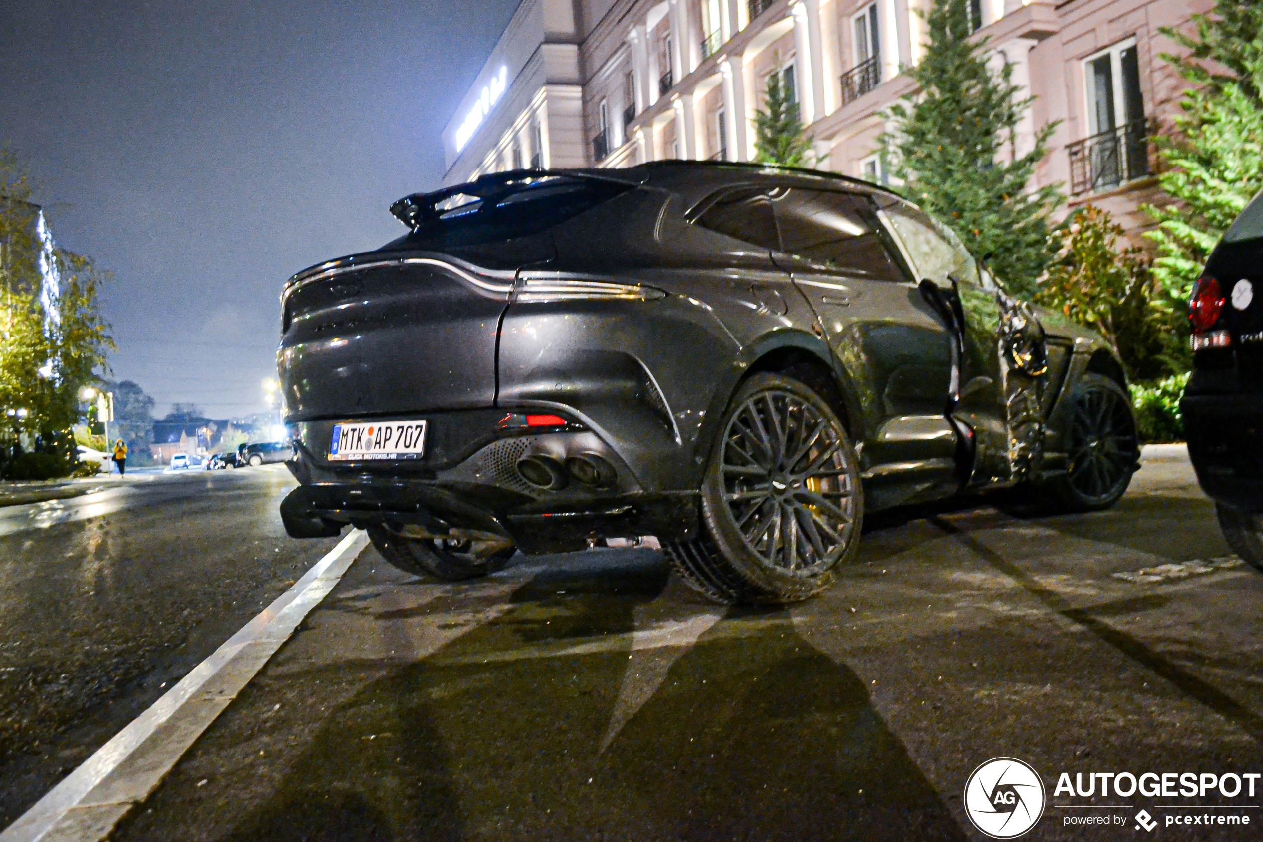 Aston Martin DBX707