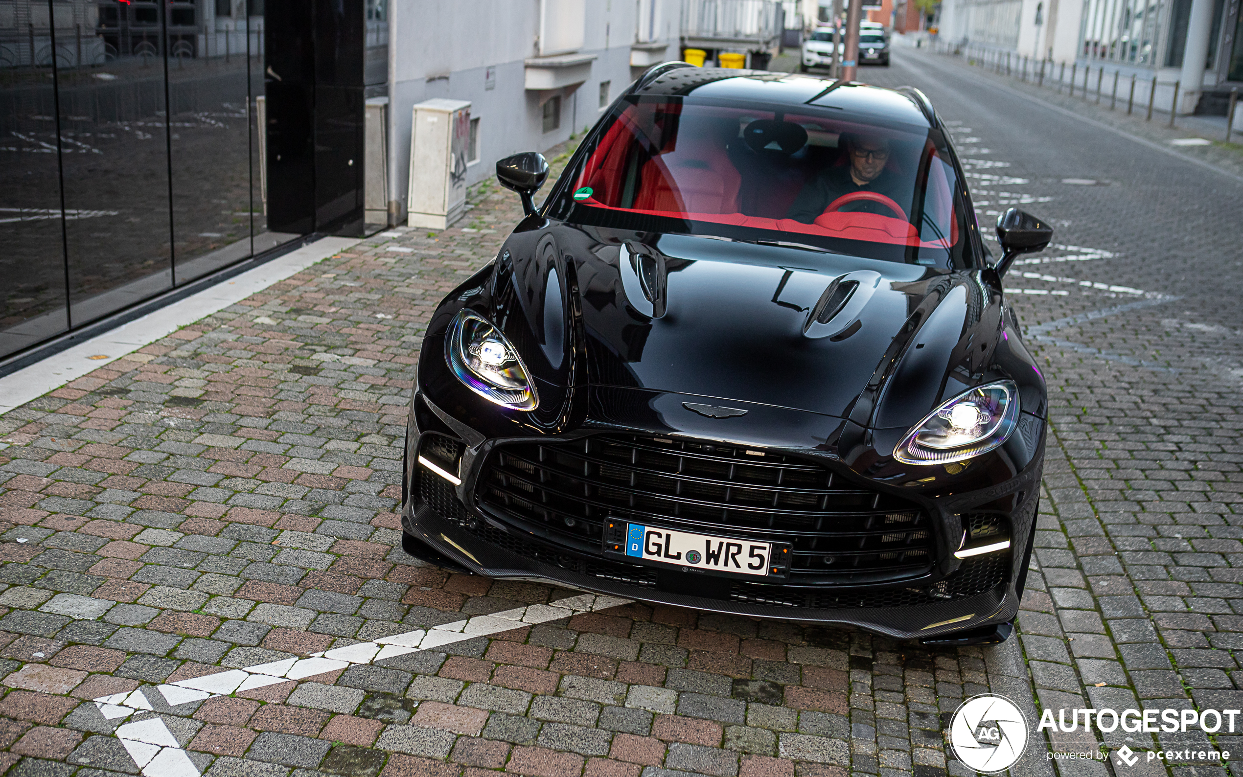 Aston Martin DBX707