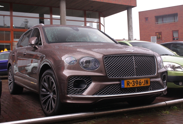 Bentley Bentayga Hybrid 2021