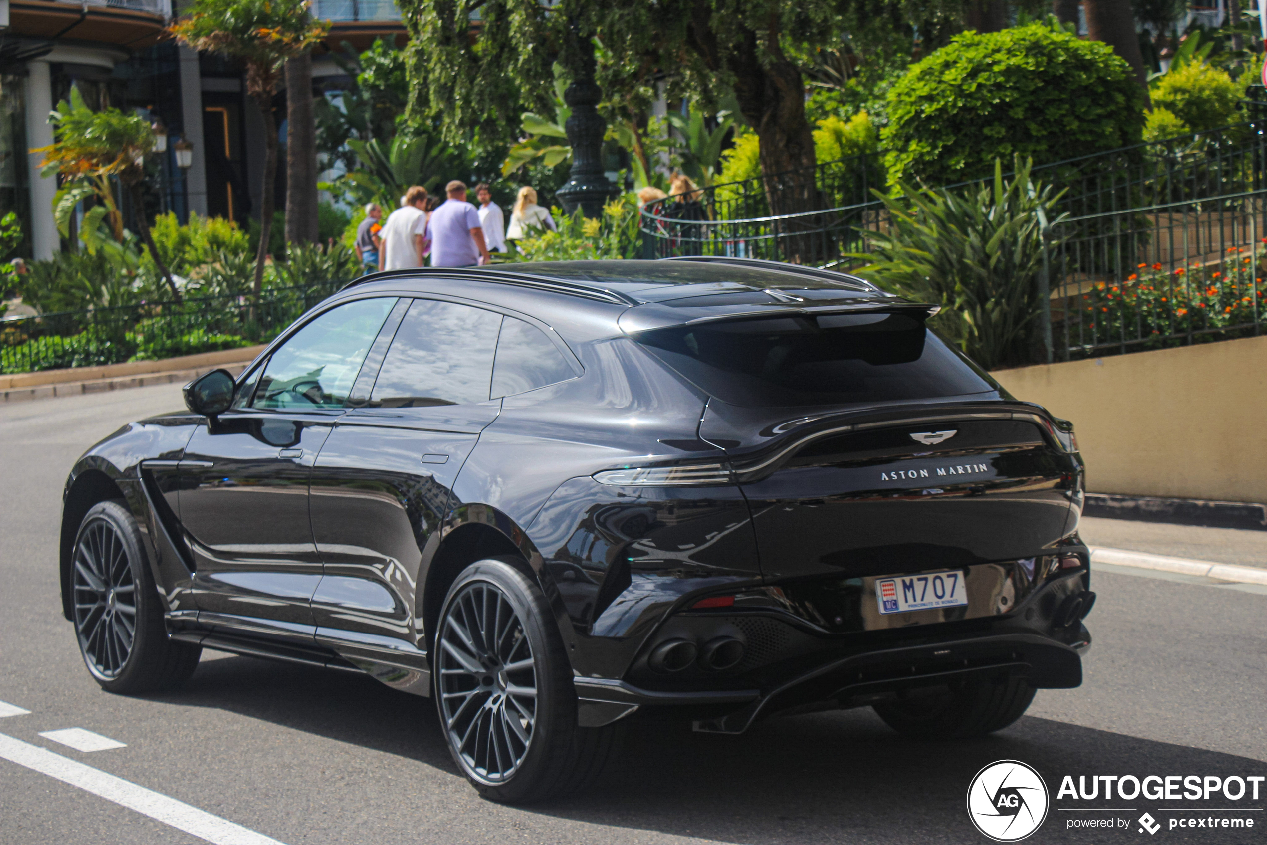 Aston Martin DBX707