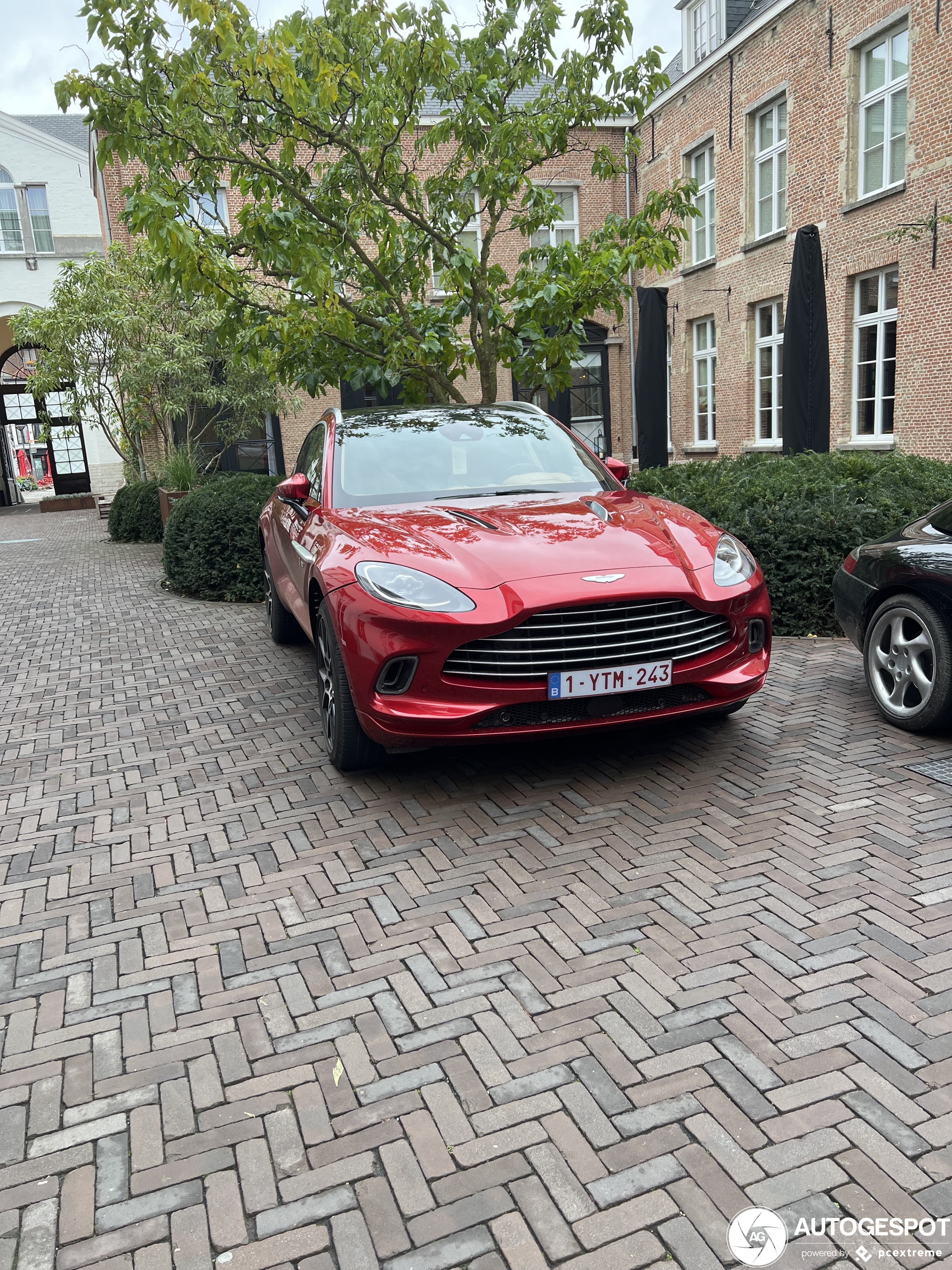 Aston Martin DBX